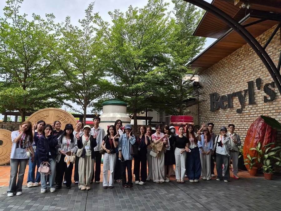 Expanding International Learning Opportunities: University of Finance - Marketing Students Study and Gain Industry Experience in Malaysia
